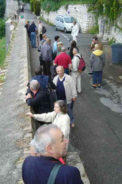 03_P1000653 (Lagrange).jpg - ... aux abris !